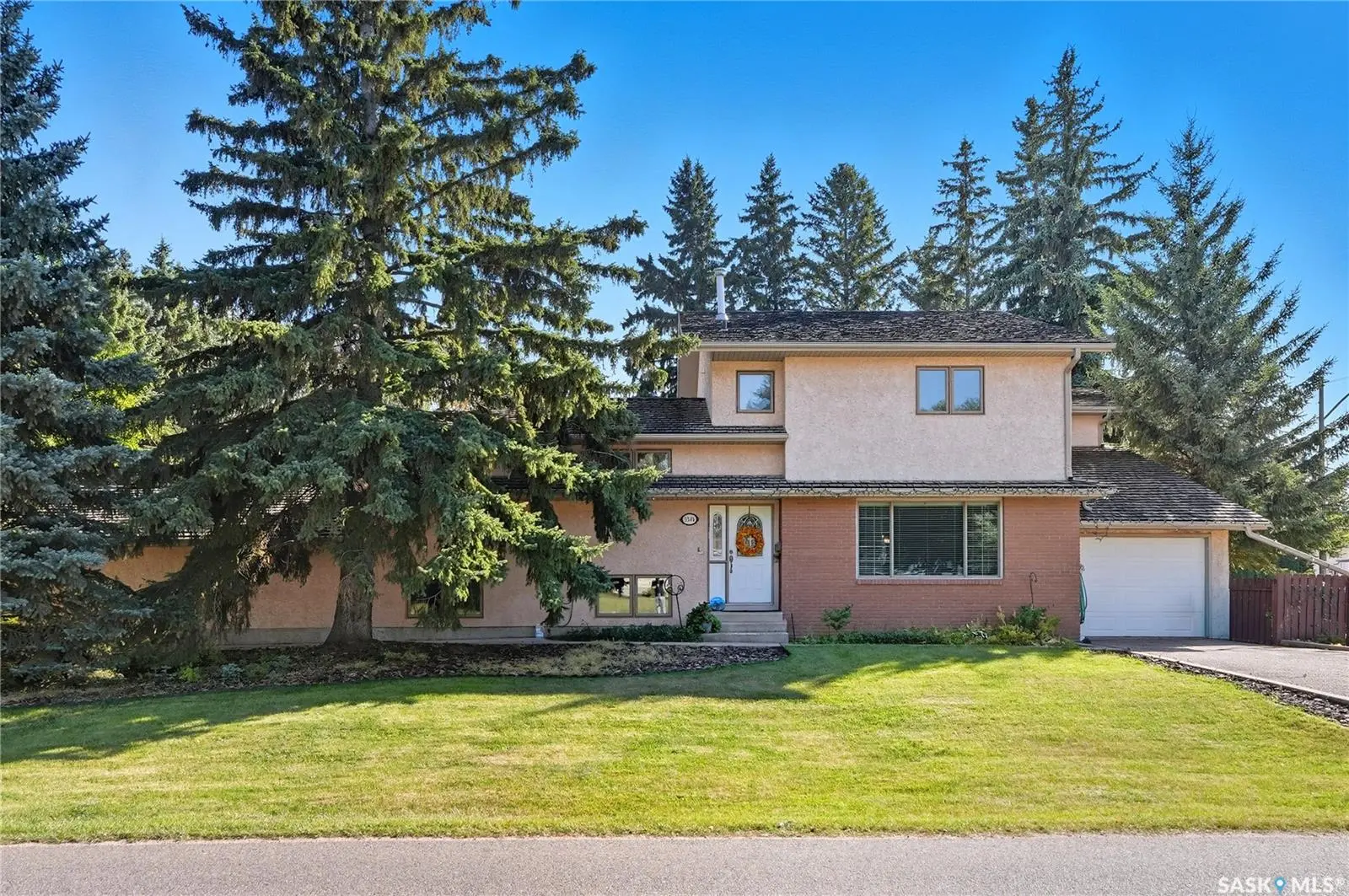 Exterior photo of 3341 Dieppe Street Saskatoon SK, a spacious 5-bedroom family home in Montgomery Place.